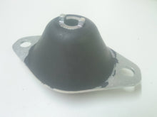 Cargar imagen en el visor de la galería, NEW Rubber Gearbox Mount (Centre Rear) 1980 - 1989